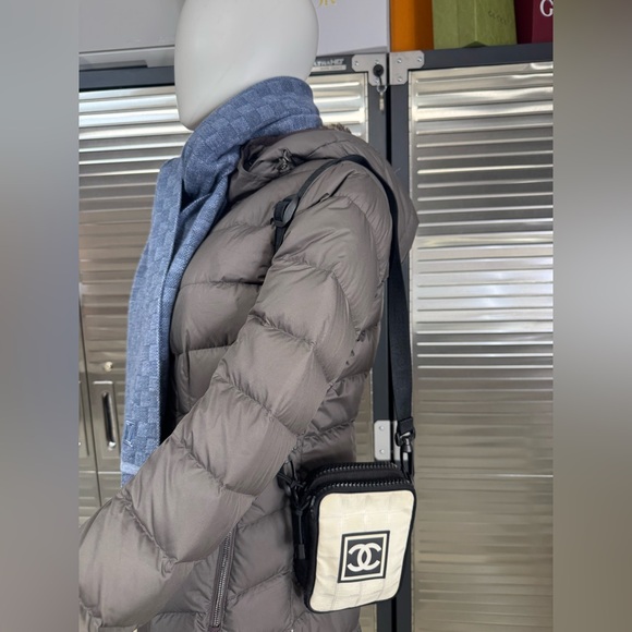 CHANEL Coco Mark Sport Line Mini Logo Bag White Black - Picture 14 of 15